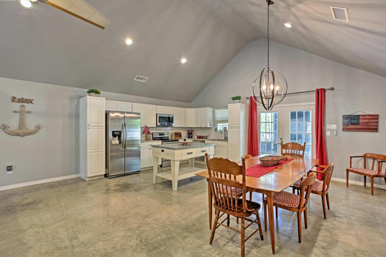 Modern Retreat With Gas Grill - Walk To Lake Texoma! Kingston Eksteriør billede